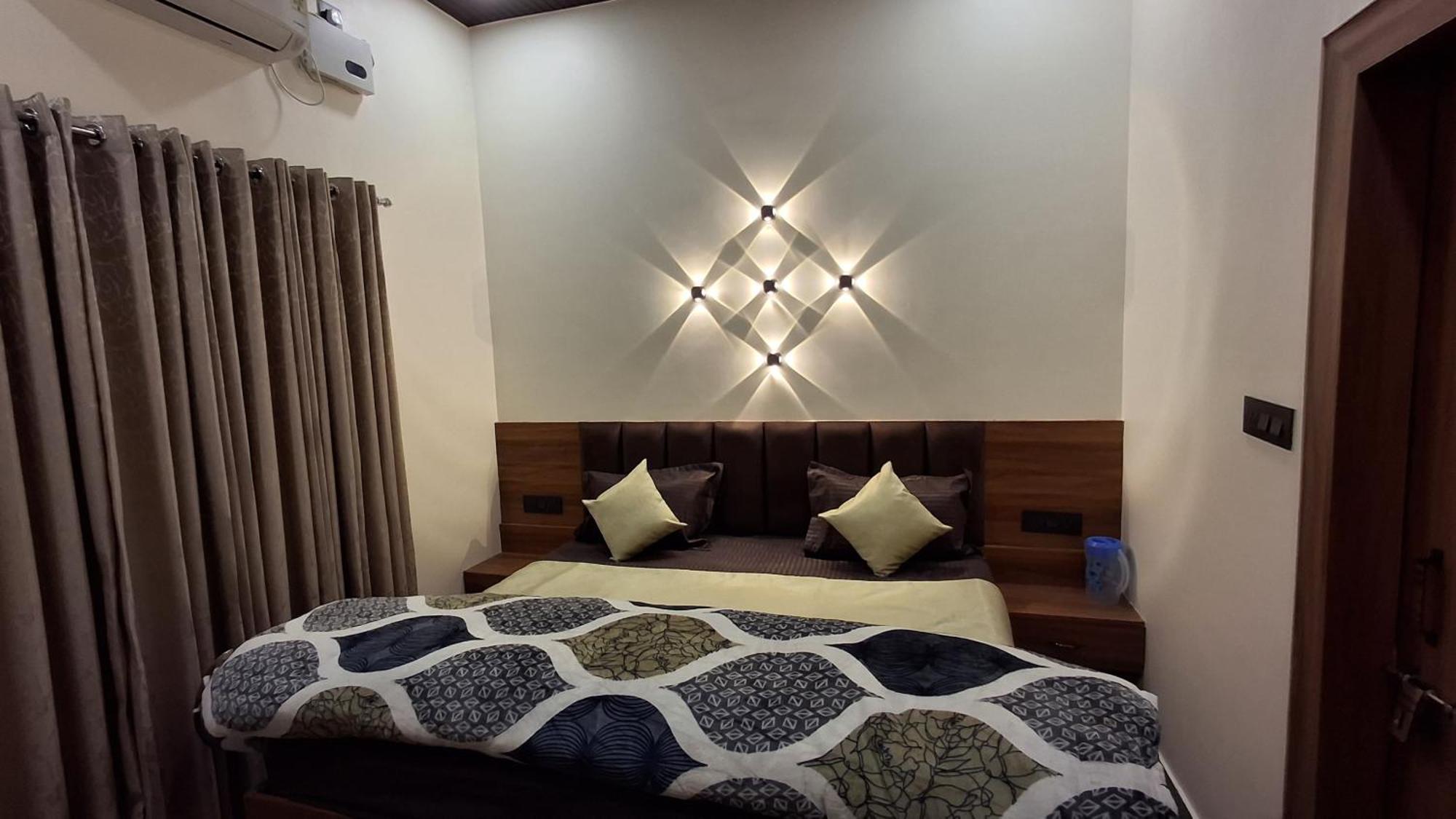 Shri Harihar Dham Hotell Mathura Eksteriør bilde