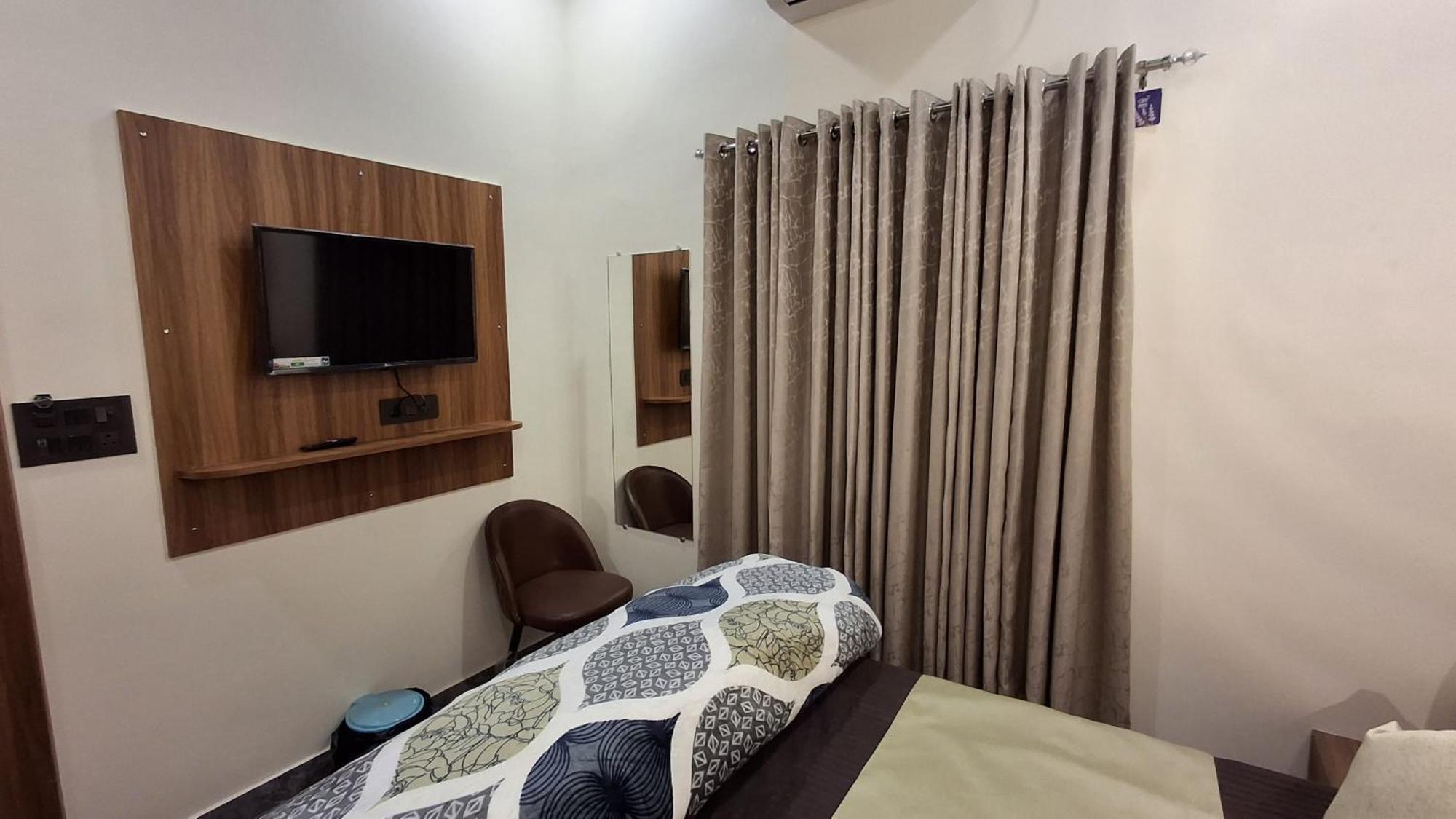 Shri Harihar Dham Hotell Mathura Eksteriør bilde